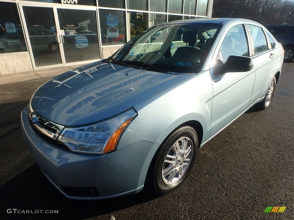 2009 Focus SE Sedan - Light Ice Blue Metallic / Medium Stone photo #9