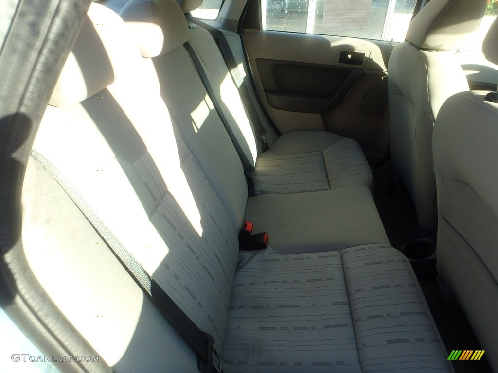 2009 Focus SE Sedan - Light Ice Blue Metallic / Medium Stone photo #13