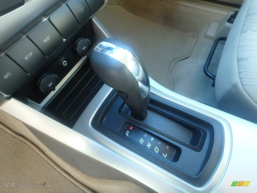 2009 Focus SE Sedan - Light Ice Blue Metallic / Medium Stone photo #21