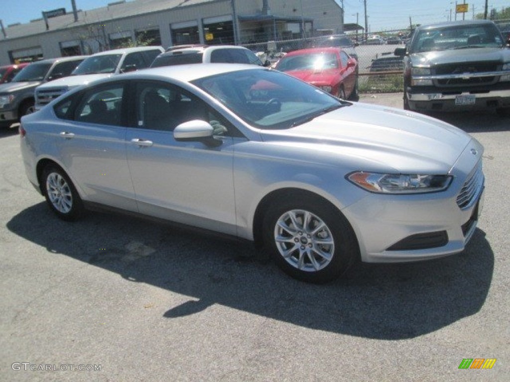 2015 Fusion S - Ingot Silver Metallic / Earth Gray photo #2