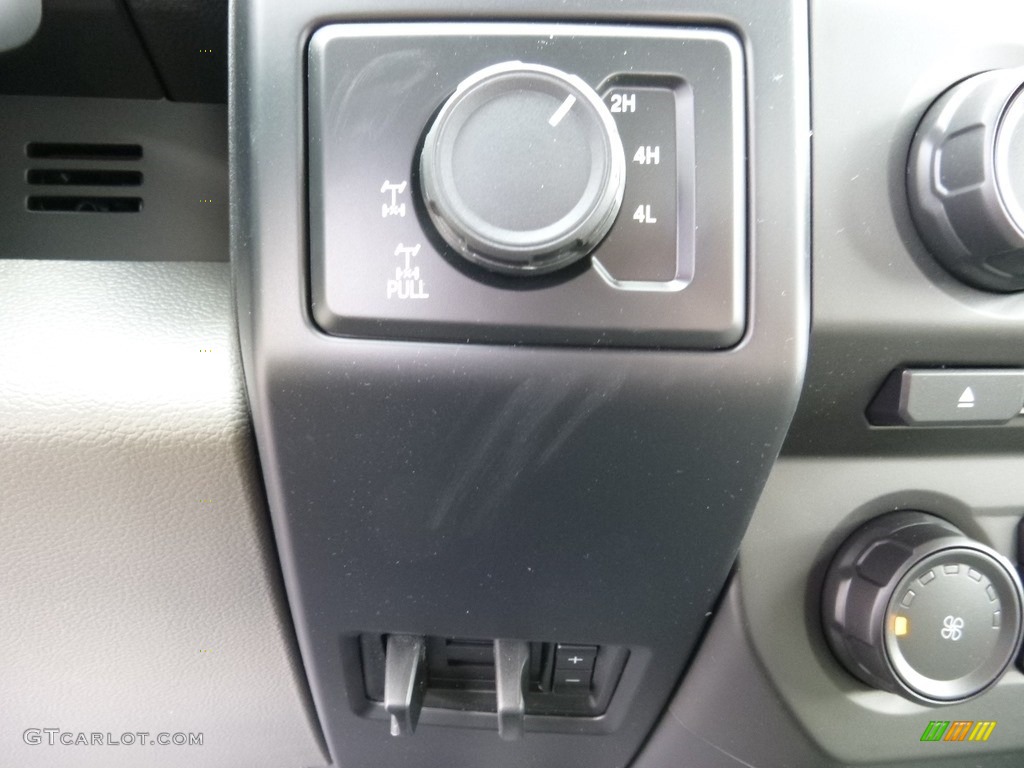 2016 F150 XL SuperCab 4x4 - Ingot Silver / Medium Earth Gray photo #13