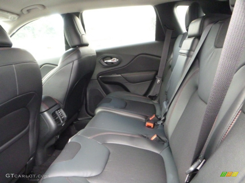 2016 Cherokee Trailhawk 4x4 - Bright White / Black photo #4