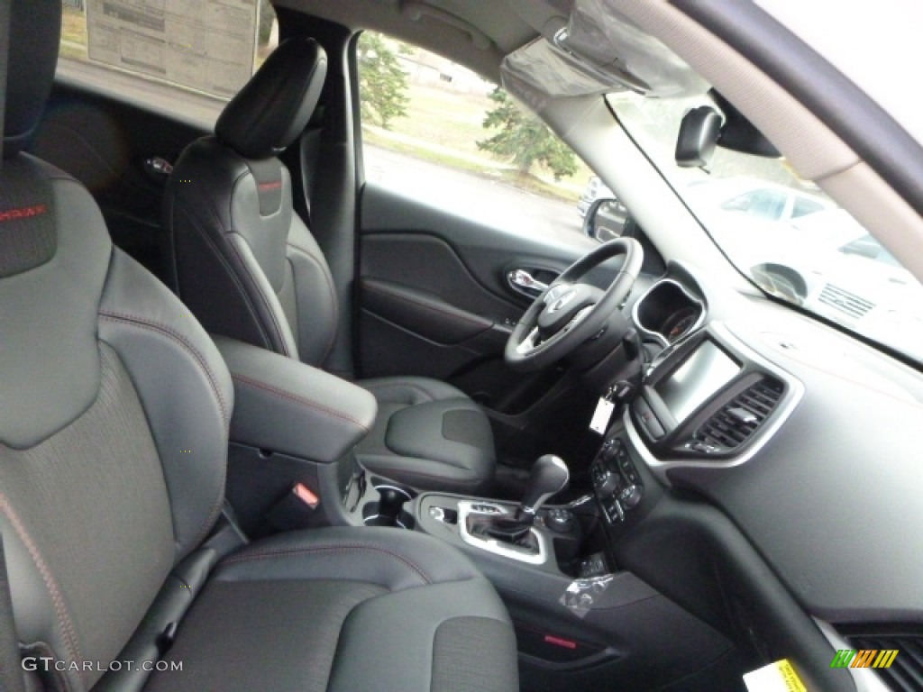 2016 Cherokee Trailhawk 4x4 - Bright White / Black photo #9