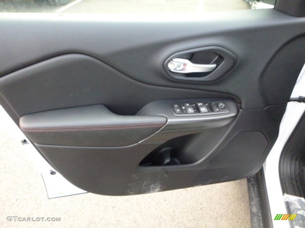 2016 Cherokee Trailhawk 4x4 - Bright White / Black photo #14