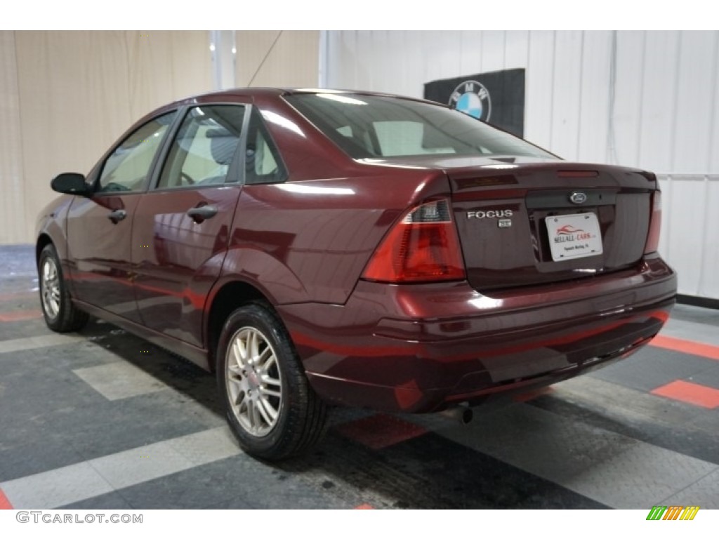 2007 Focus ZX4 SE Sedan - Infra-Red / Charcoal/Light Flint photo #10