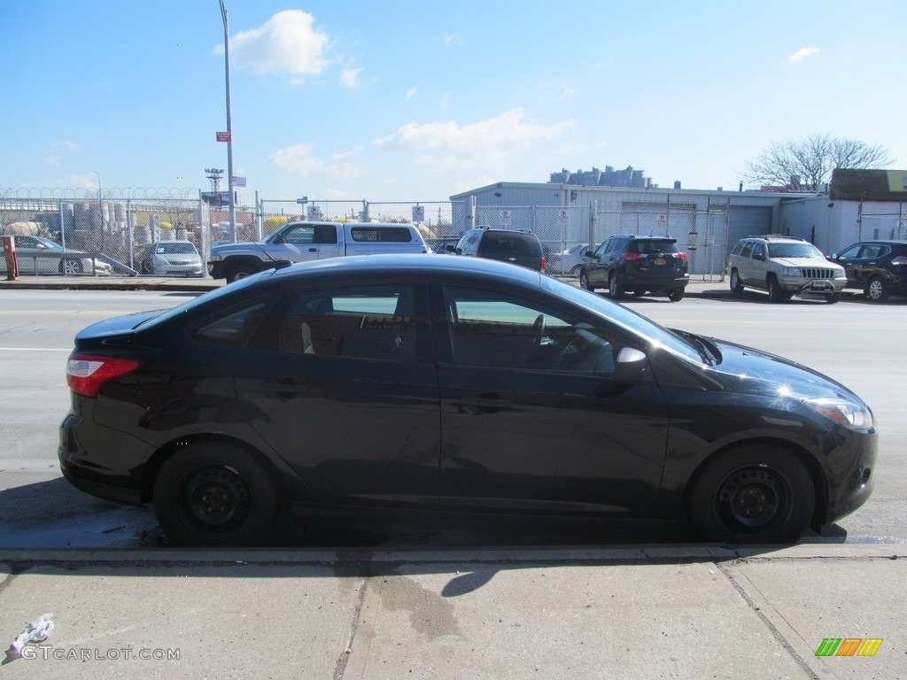 2013 Focus S Sedan - Tuxedo Black / Charcoal Black photo #9