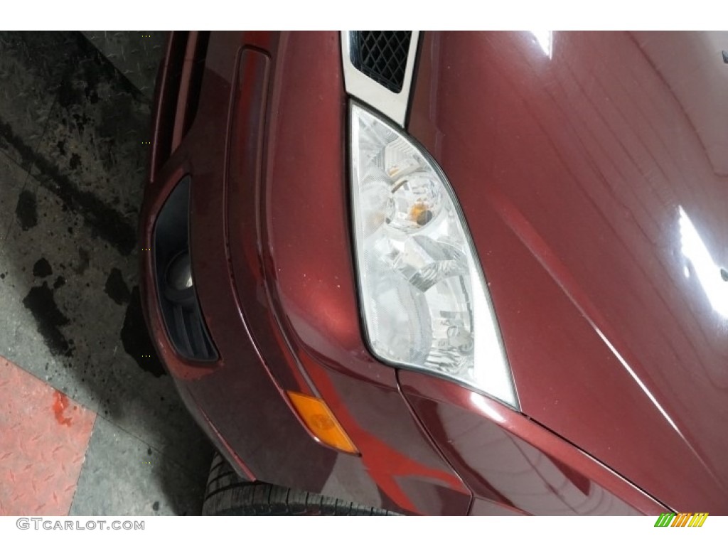 2007 Focus ZX4 SE Sedan - Infra-Red / Charcoal/Light Flint photo #45