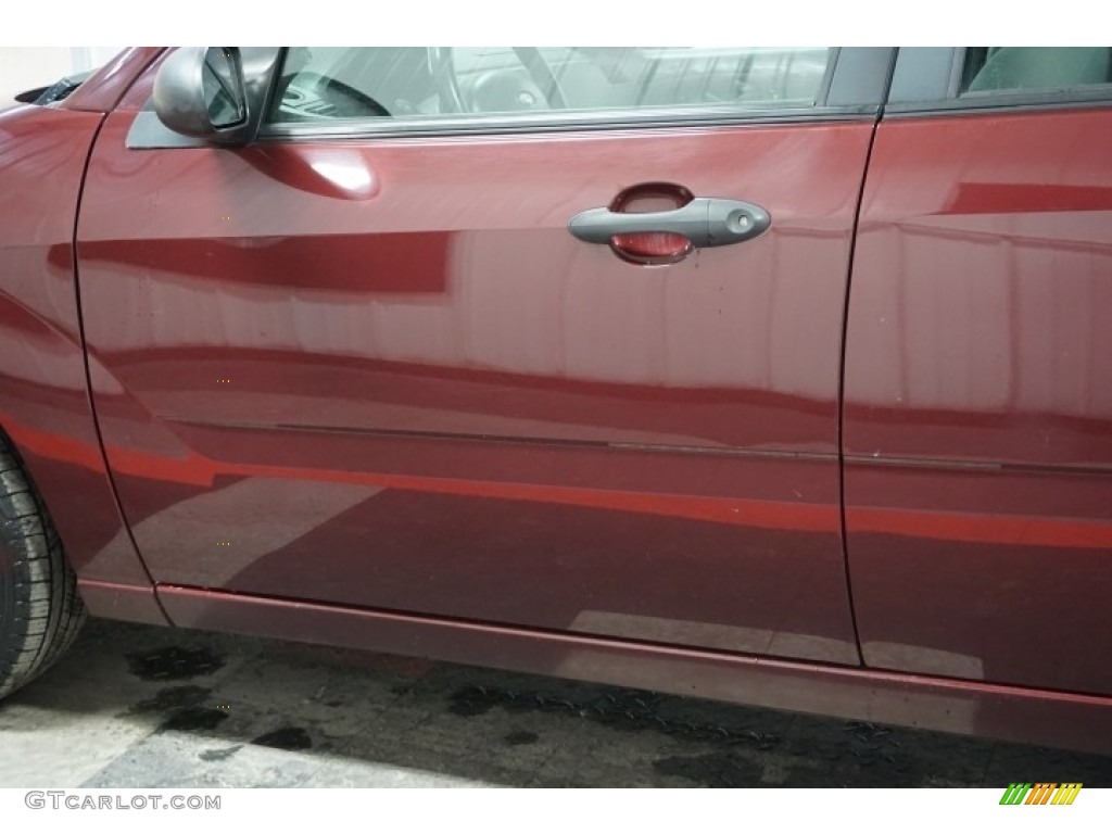 2007 Focus ZX4 SE Sedan - Infra-Red / Charcoal/Light Flint photo #72