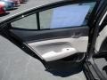 Black - Elantra SE Photo No. 17