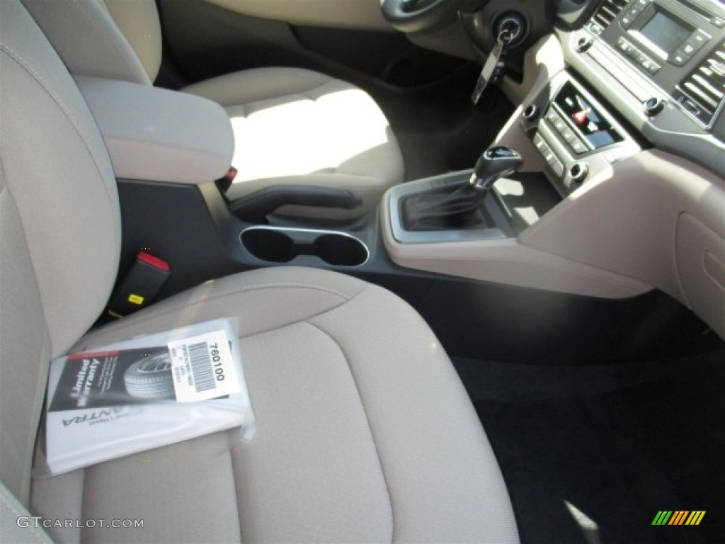 2017 Elantra SE - Red / Beige photo #12