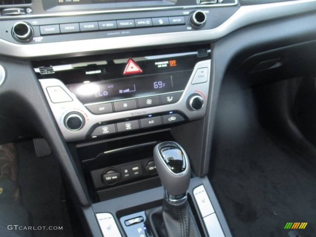 2017 Elantra Limited - Silver / Black photo #18
