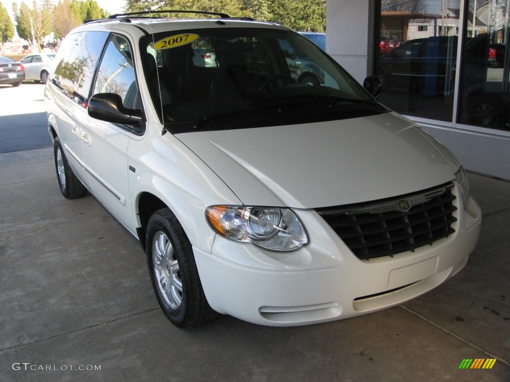 2007 Town & Country Touring - Stone White / Medium Slate Gray photo #1
