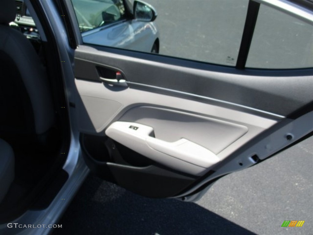 2017 Elantra Limited - Silver / Gray photo #13