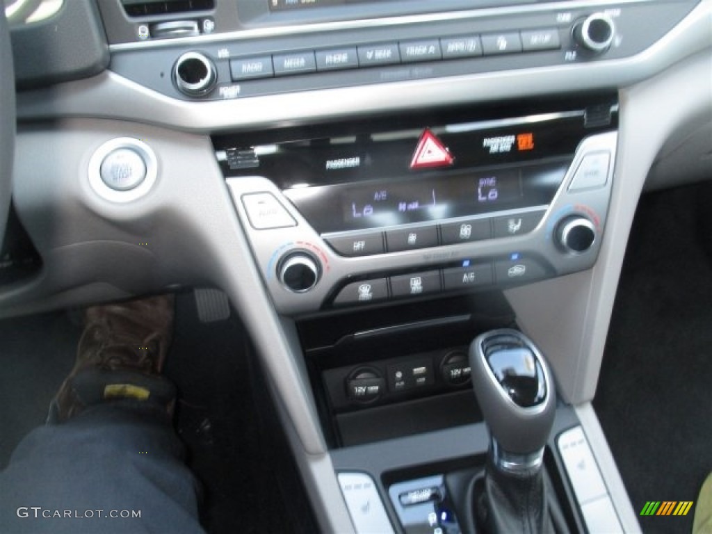 2017 Elantra Limited - Silver / Gray photo #19