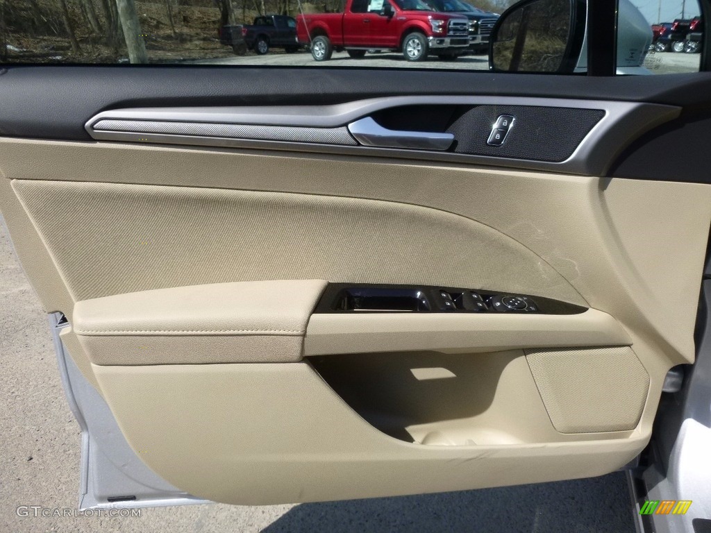 2016 Fusion SE - Ingot Silver Metallic / Dune photo #14