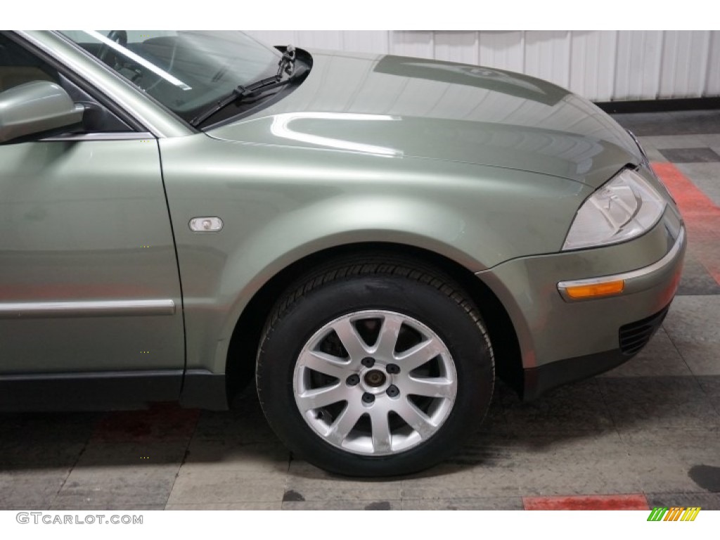 2003 Passat GLS Sedan - Fresco Green Metallic / Beige photo #48
