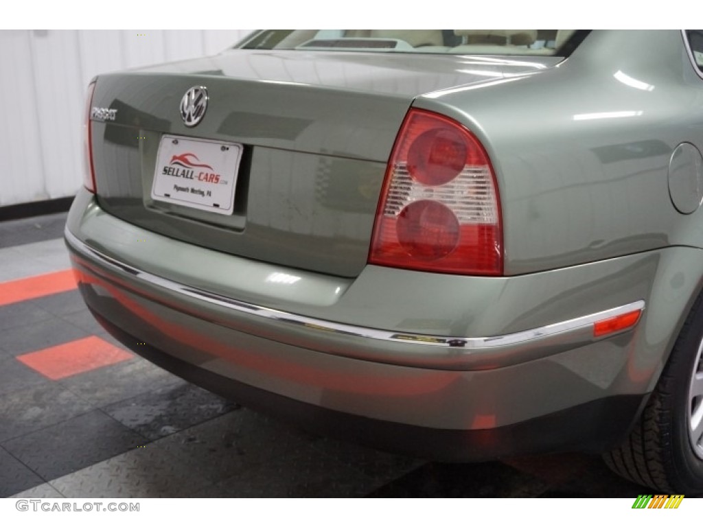 2003 Passat GLS Sedan - Fresco Green Metallic / Beige photo #64