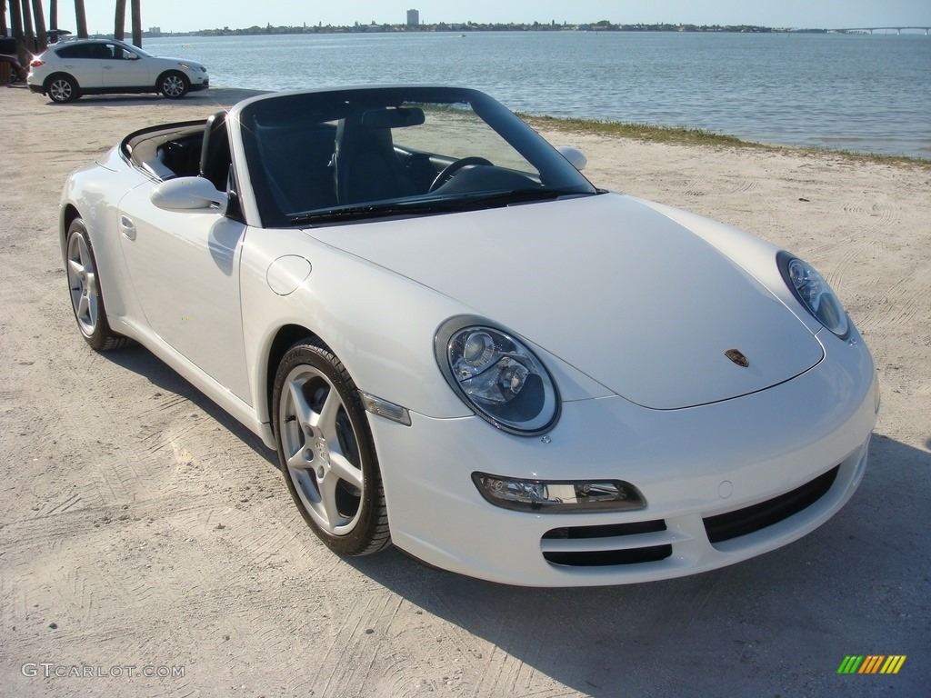 Carrara White Porsche 911
