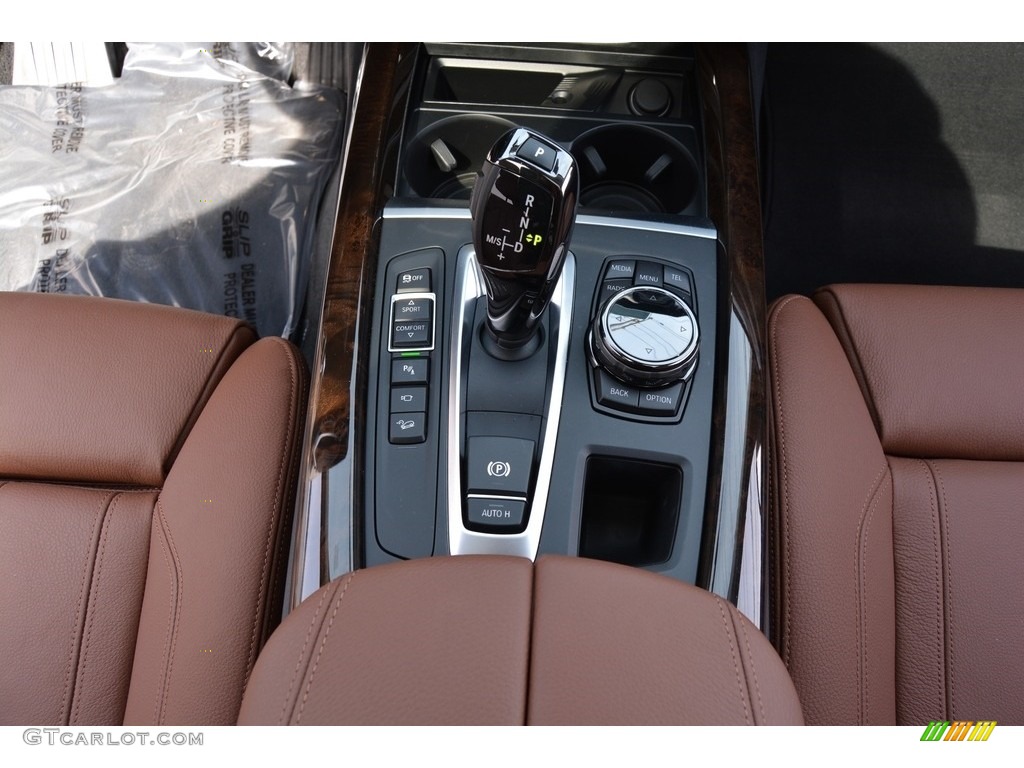 2016 BMW X5 xDrive50i Transmission Photos