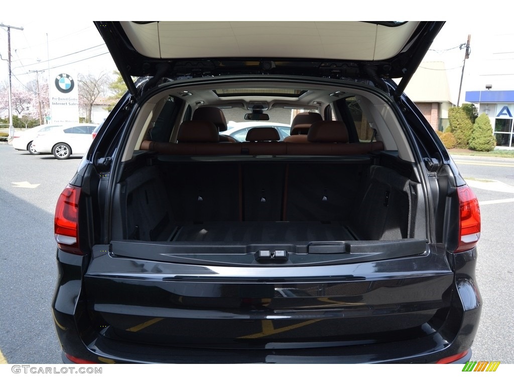 2016 BMW X5 xDrive50i Trunk Photo #111778766