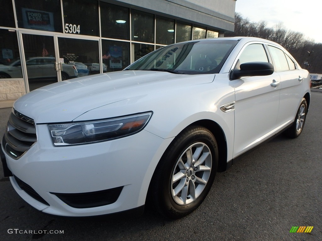 2015 Taurus SE - Oxford White / Dune photo #8