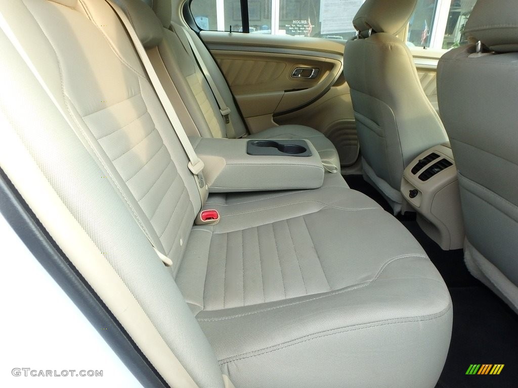 2015 Taurus SE - Oxford White / Dune photo #14