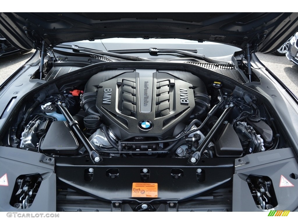 2015 BMW 7 Series 750i xDrive Sedan Engine Photos