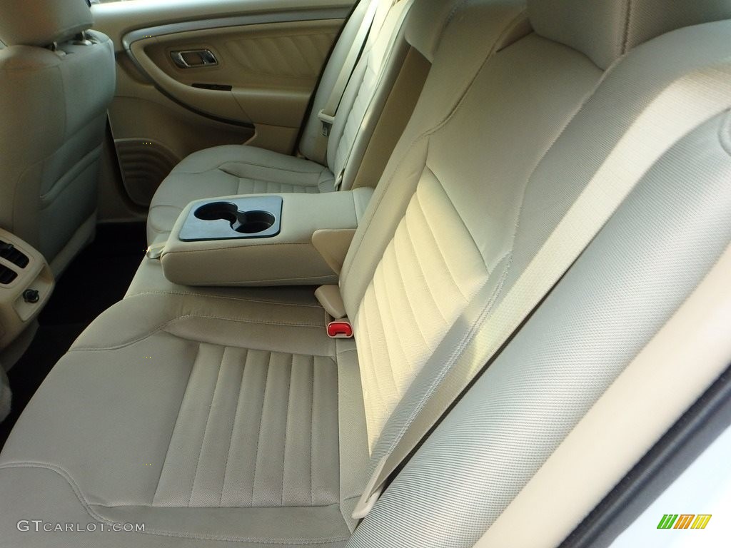 2015 Taurus SE - Oxford White / Dune photo #16