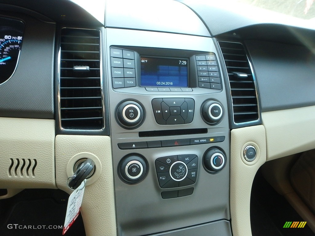 2015 Taurus SE - Oxford White / Dune photo #21