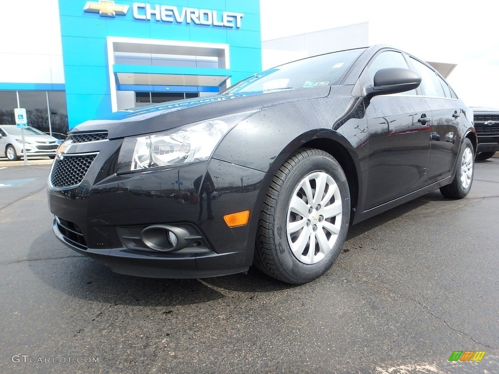 2011 Cruze LS - Taupe Gray Metallic / Jet Black/Medium Titanium photo #2