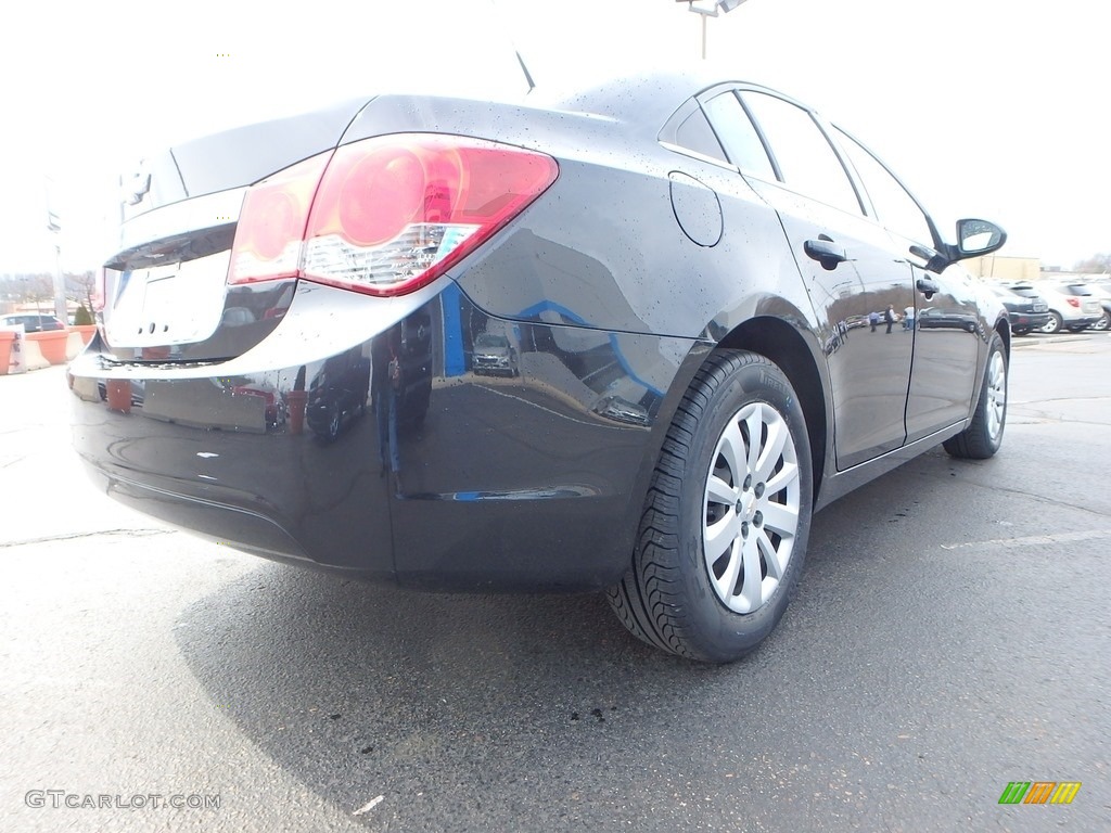 2011 Cruze LS - Taupe Gray Metallic / Jet Black/Medium Titanium photo #8