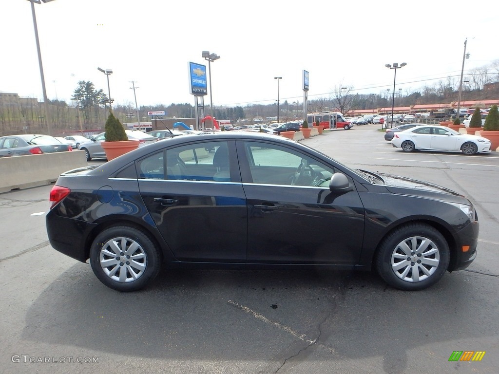 2011 Cruze LS - Taupe Gray Metallic / Jet Black/Medium Titanium photo #9