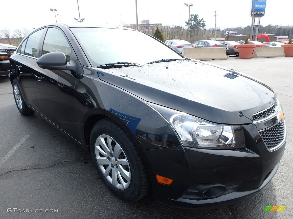 2011 Cruze LS - Taupe Gray Metallic / Jet Black/Medium Titanium photo #10