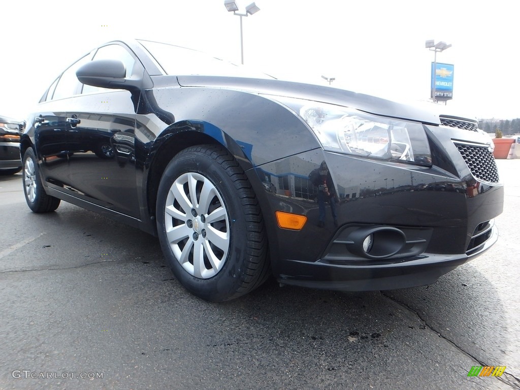 2011 Cruze LS - Taupe Gray Metallic / Jet Black/Medium Titanium photo #11