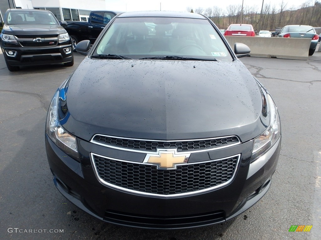 2011 Cruze LS - Taupe Gray Metallic / Jet Black/Medium Titanium photo #12