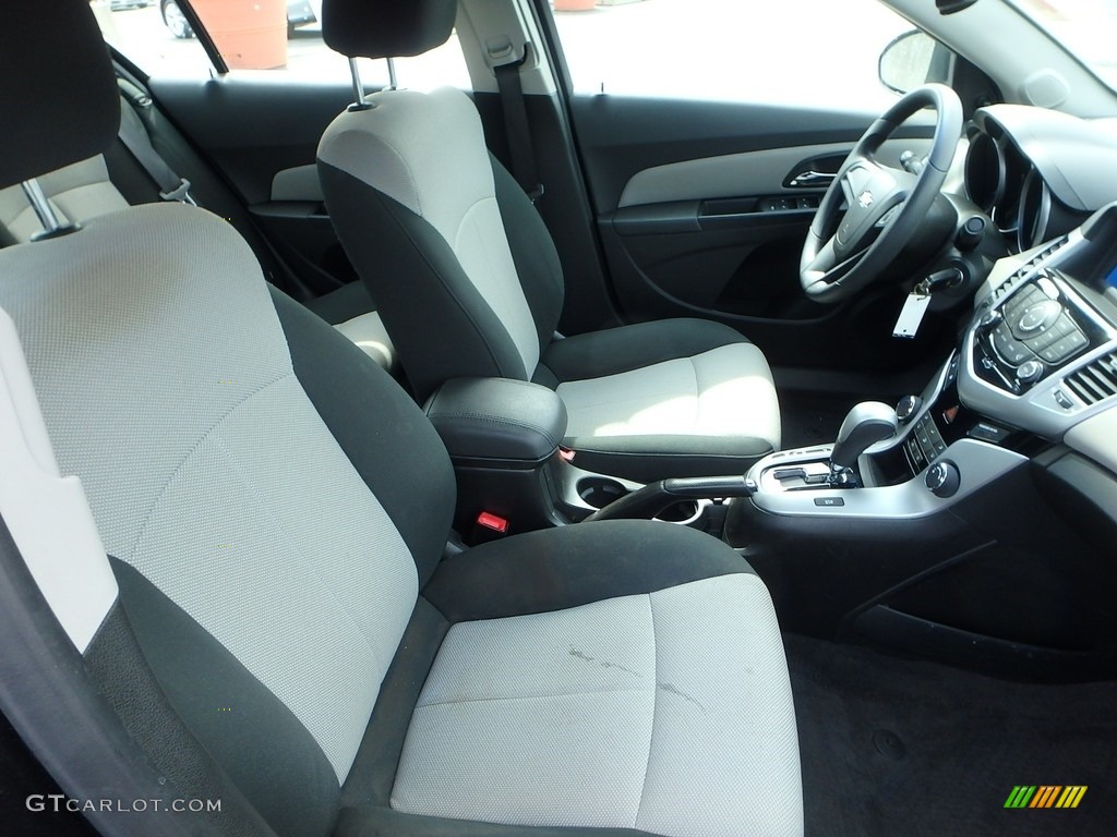 2011 Cruze LS - Taupe Gray Metallic / Jet Black/Medium Titanium photo #14