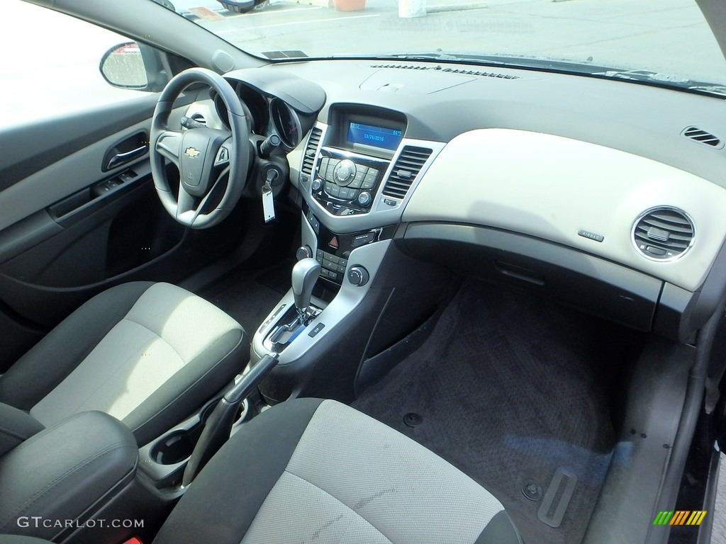 2011 Cruze LS - Taupe Gray Metallic / Jet Black/Medium Titanium photo #15