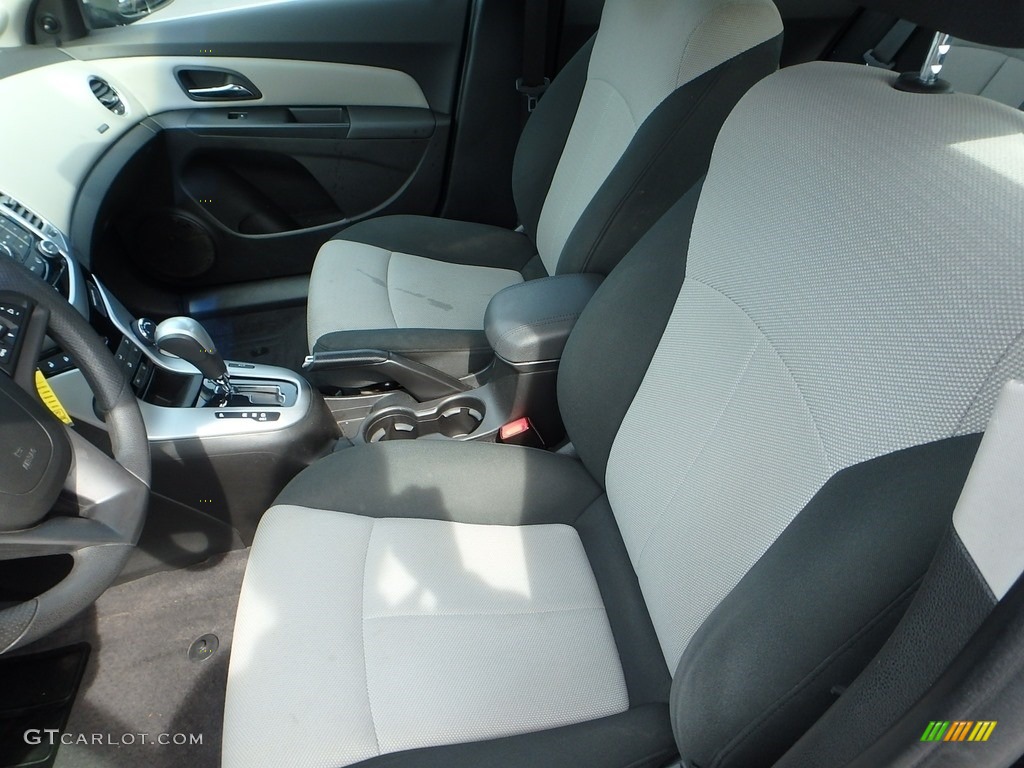 2011 Cruze LS - Taupe Gray Metallic / Jet Black/Medium Titanium photo #20