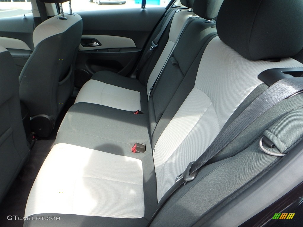 2011 Cruze LS - Taupe Gray Metallic / Jet Black/Medium Titanium photo #21