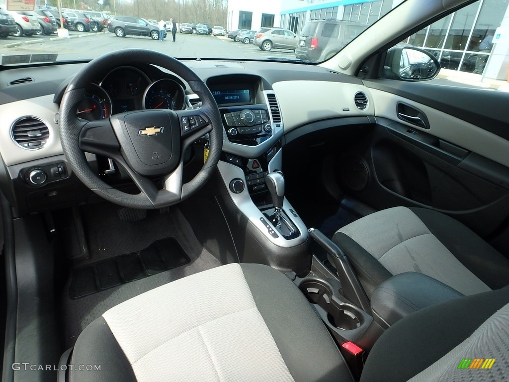 2011 Cruze LS - Taupe Gray Metallic / Jet Black/Medium Titanium photo #22