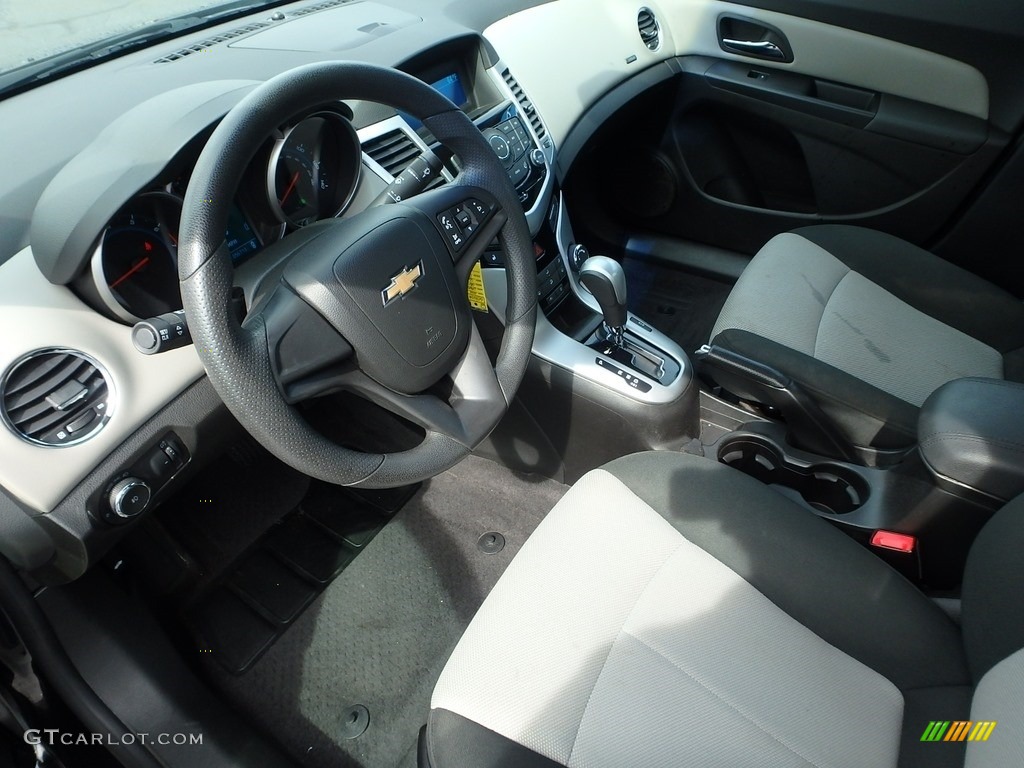 2011 Cruze LS - Taupe Gray Metallic / Jet Black/Medium Titanium photo #25