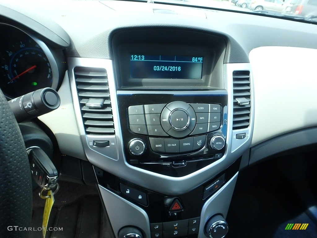 2011 Cruze LS - Taupe Gray Metallic / Jet Black/Medium Titanium photo #28