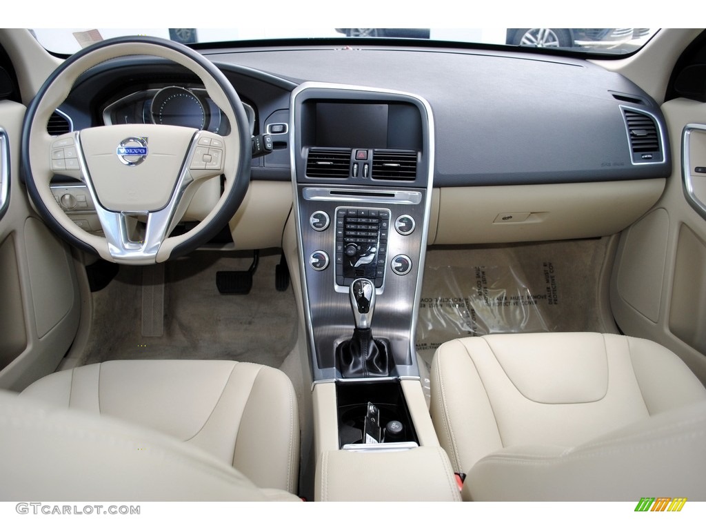 2016 Volvo XC60 T5 Drive-E Beige Dashboard Photo #111811907