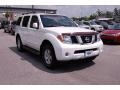 2005 Avalanche White Nissan Pathfinder SE 4x4  photo #1