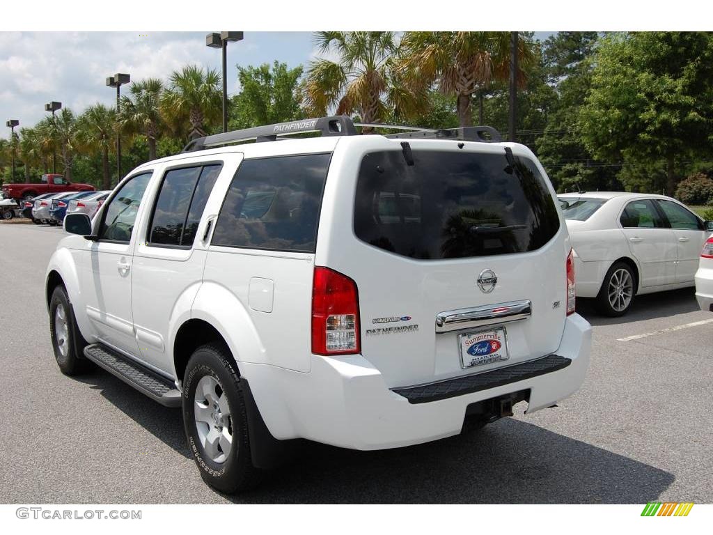 2005 Pathfinder SE 4x4 - Avalanche White / Desert photo #17