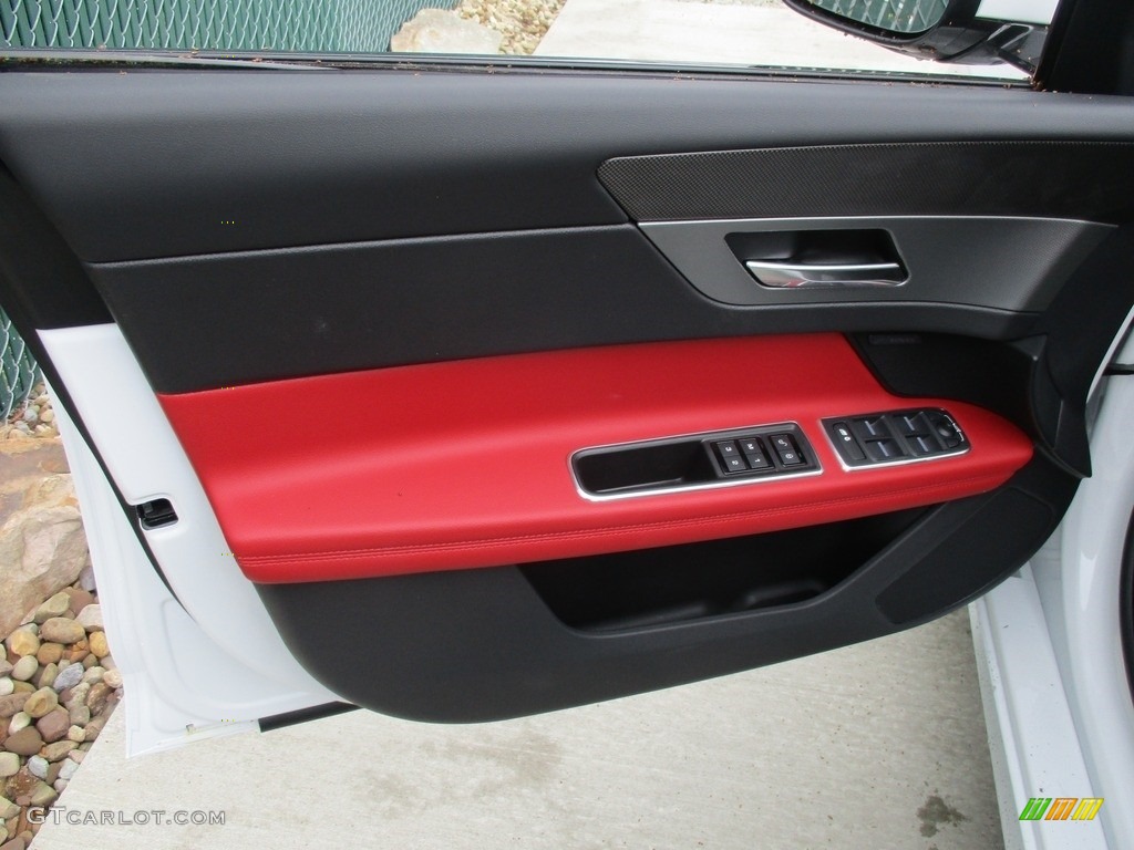 2016 Jaguar XF 35t AWD Jet/Red Door Panel Photo #111816737
