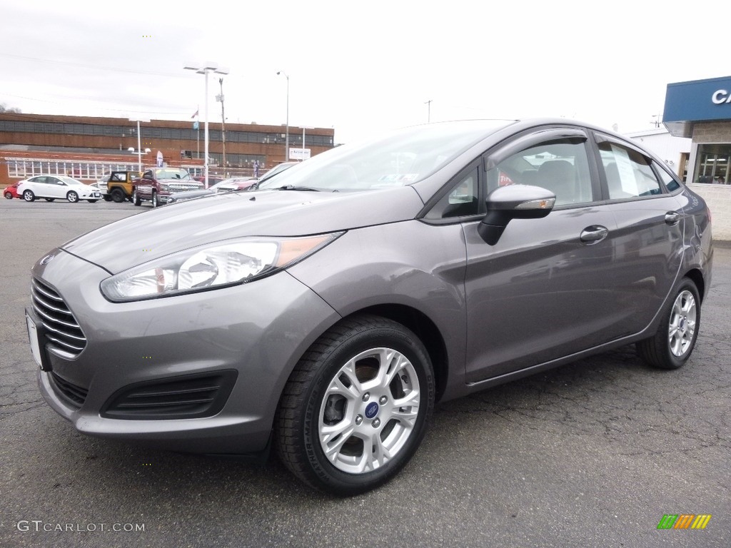 2014 Fiesta SE Sedan - Storm Gray / Medium Light Stone photo #8