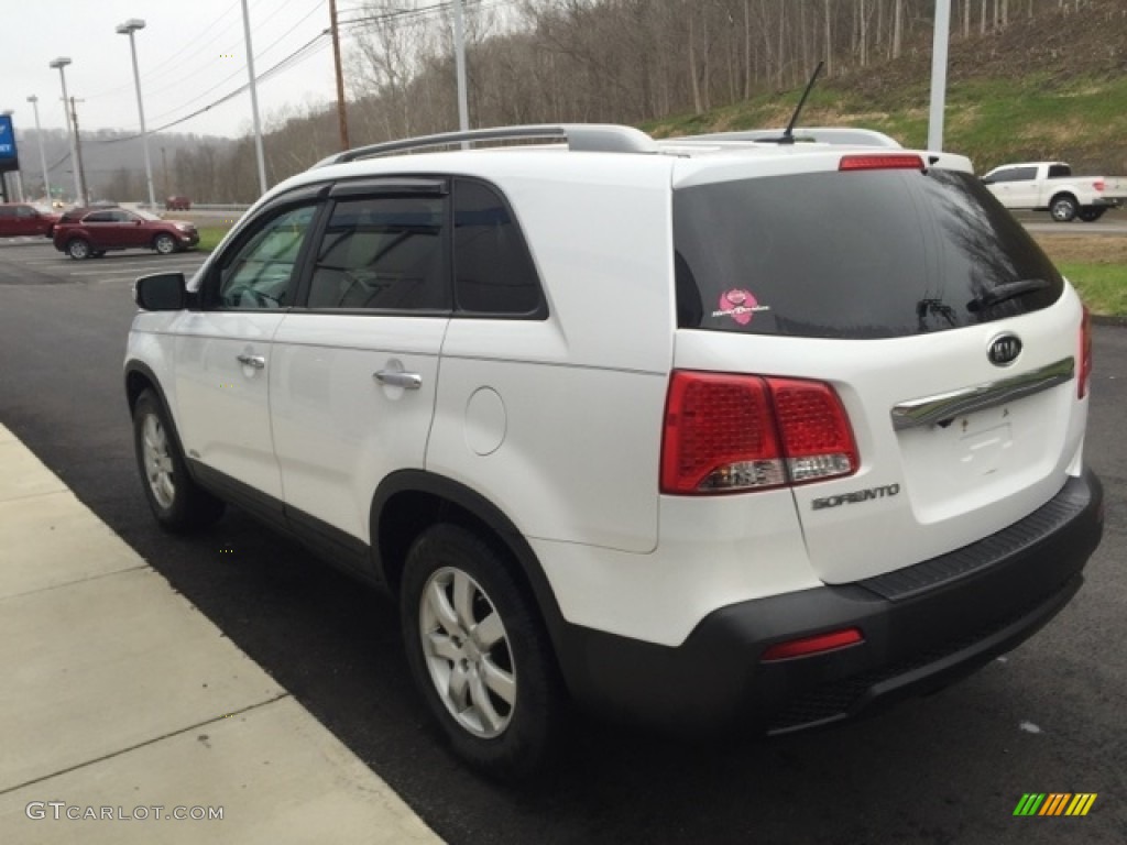 2011 Sorento LX AWD - Snow White Pearl / Gray photo #5