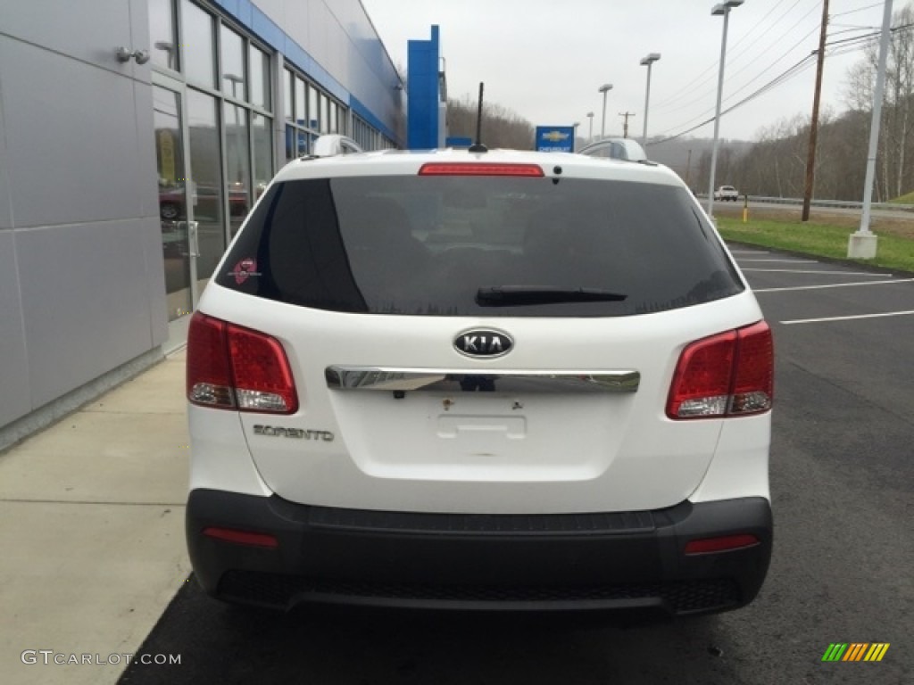 2011 Sorento LX AWD - Snow White Pearl / Gray photo #6