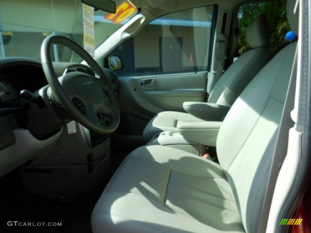 2007 Town & Country Touring - Inferno Red Crystal Pearl / Dark Khaki/Light Graystone photo #4